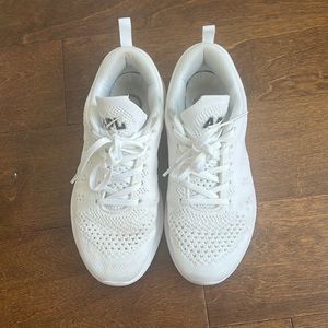 APL Techloom Pro Sneakers size 7.5